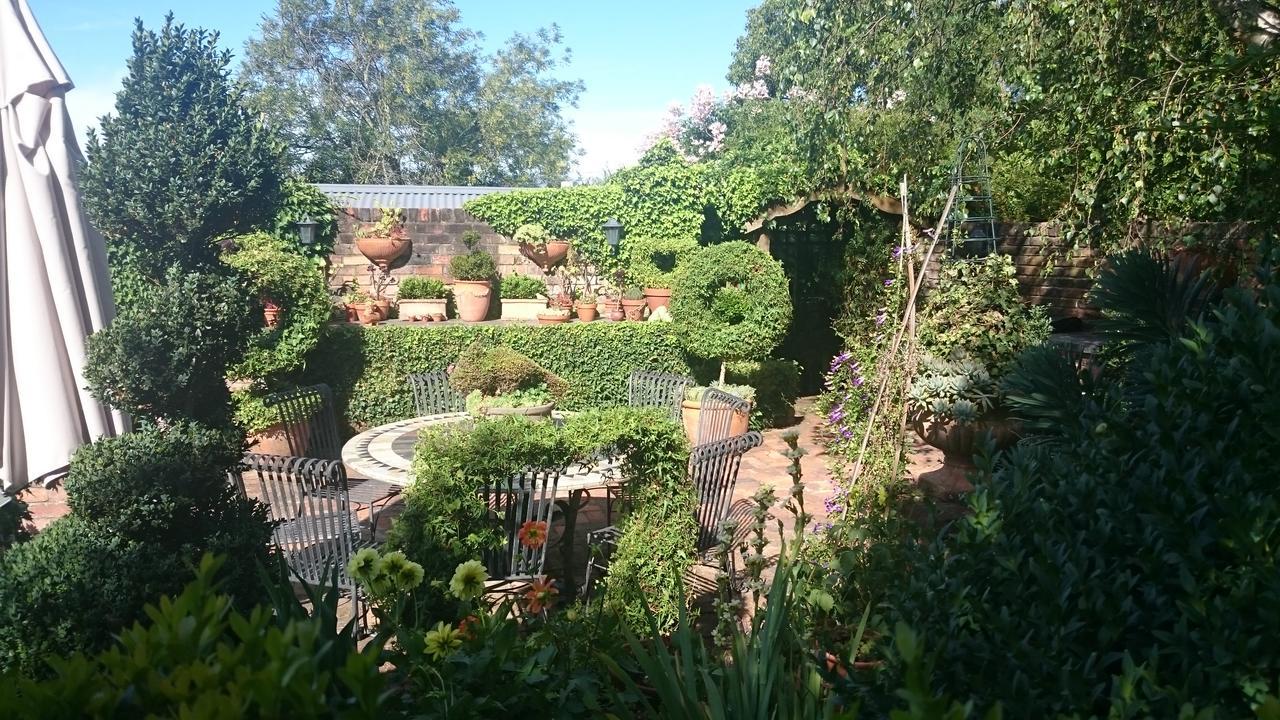 Topiary Haven Launceston Room photo